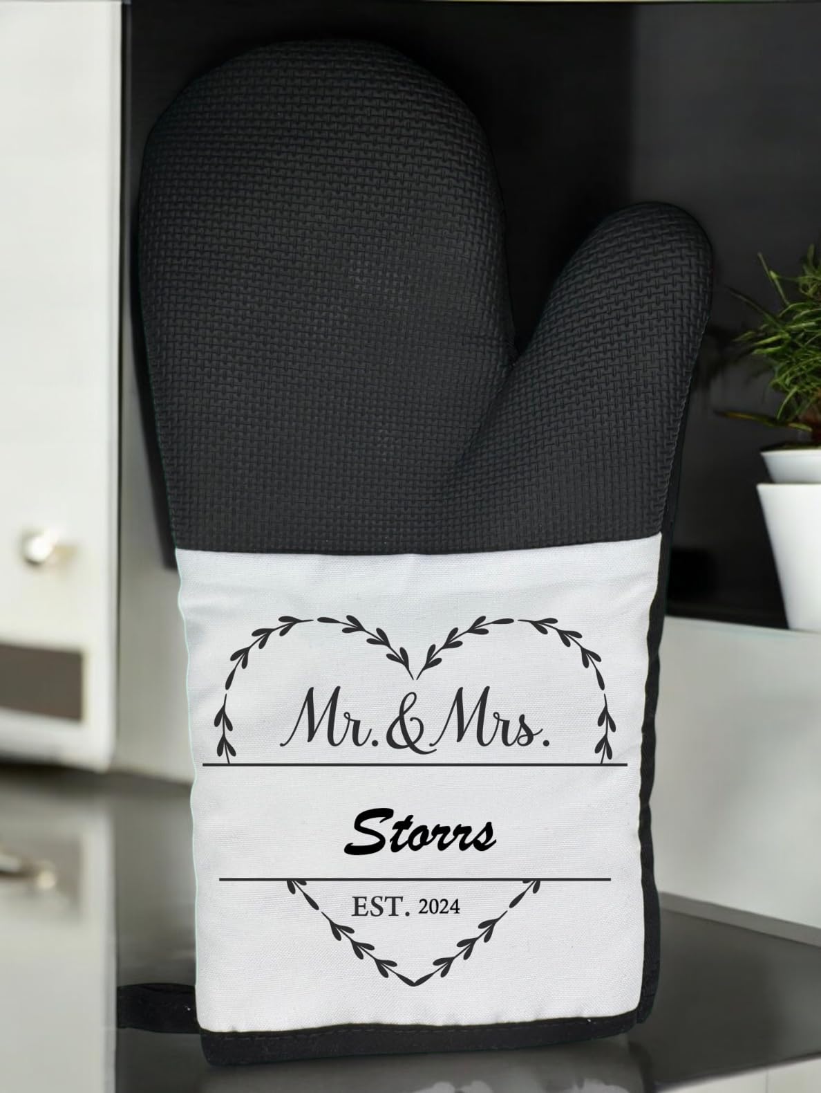 Personalised Mr & Mrs With established date Kitchen Oven Mit Present Gift Idea Chritstmas